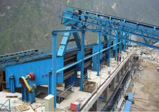 振動(dòng)篩出現(xiàn)篩板開(kāi)裂、橫梁斷裂等情況的原因和解決方案！195